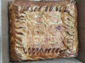 Изделие слоеное "Пирог со шпинатом, сыром "Кремчиз" и маслинами" весовой (1 кг)